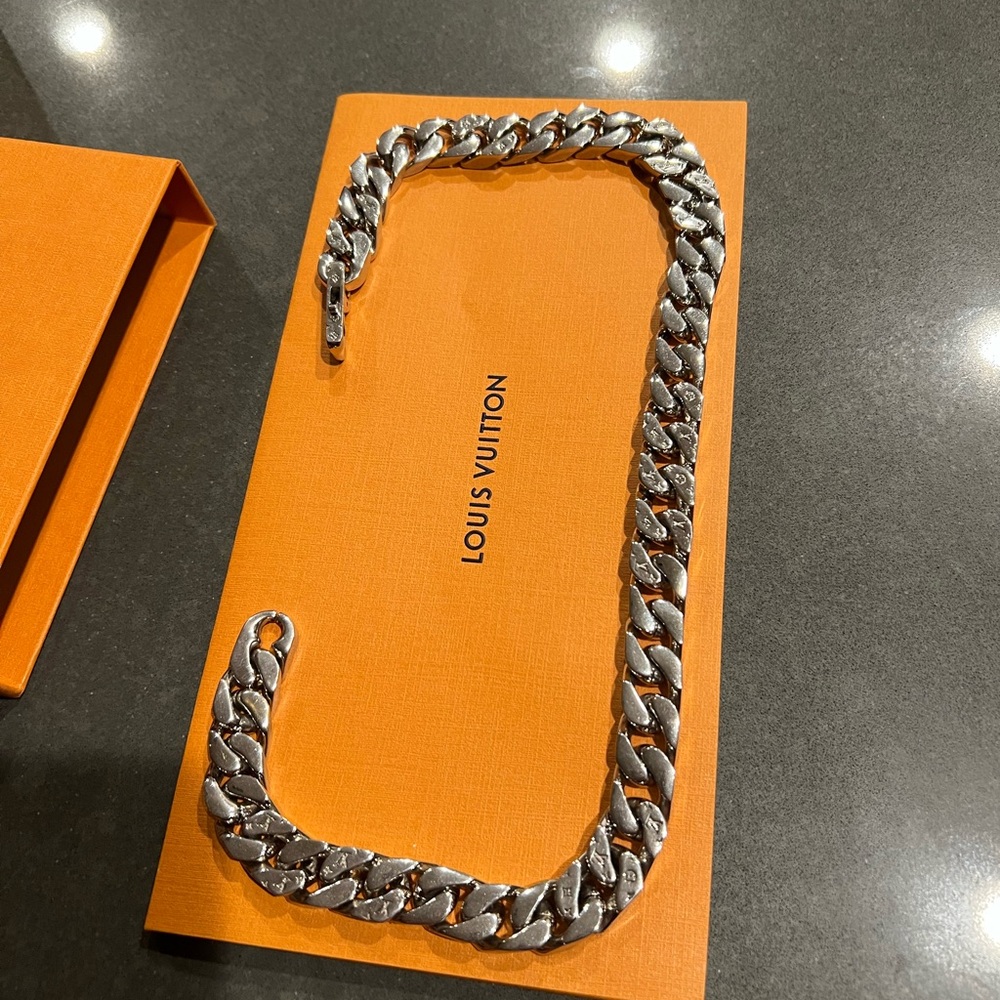 Louis Vuitton chain link necklace